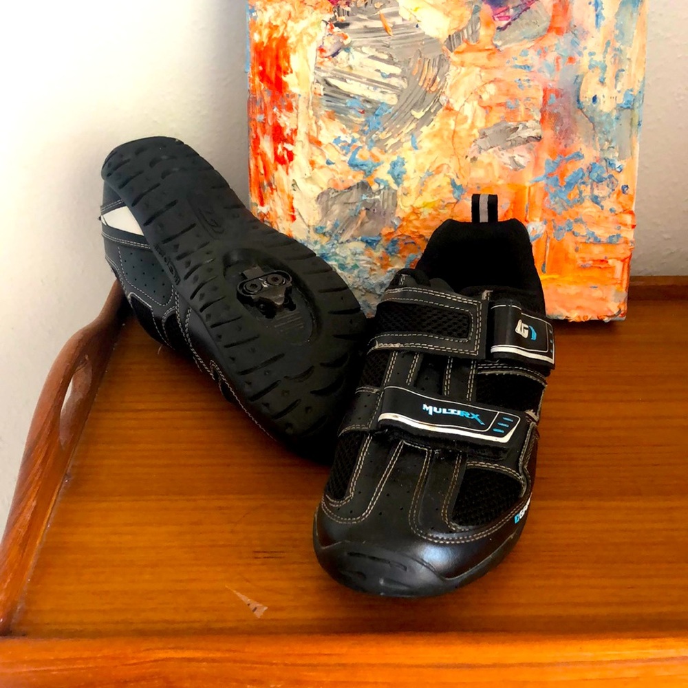 Cycling shoes with clips